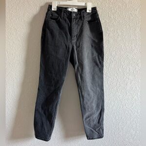Hollister Charcoal Gray Curvy High-Rise Mom Jeans